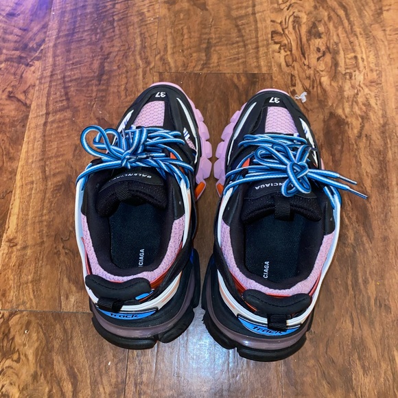 Balenciaga - Picture 3 of 3